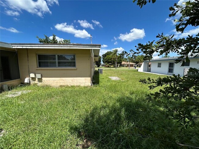 Building Photo - 626 Chevy Chase Dr