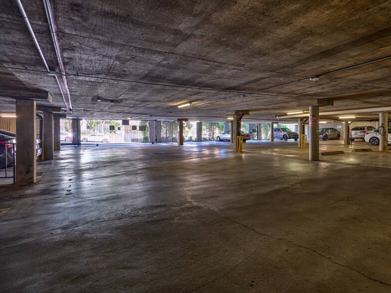 Building Photo - 7320 Hawthorn Ave