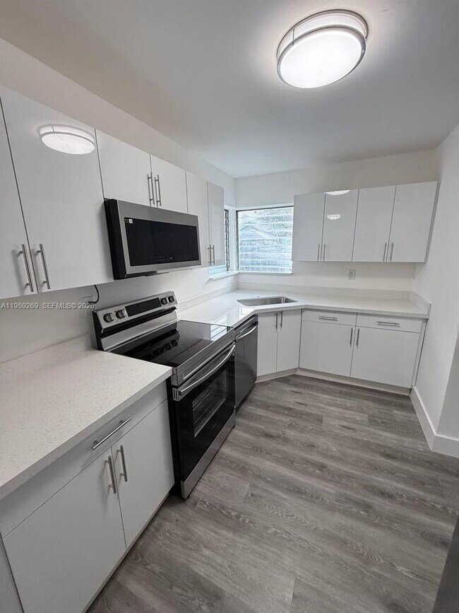 Building Photo - 3510 SW 36th Ct