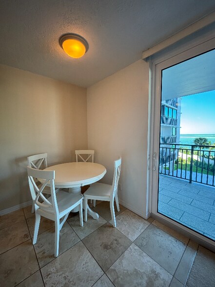 Building Photo - 4822 Ocean Blvd