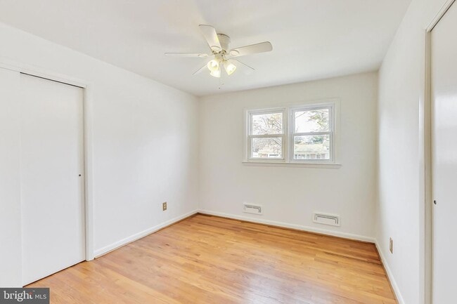 Building Photo - 1208 Pinewood Dr