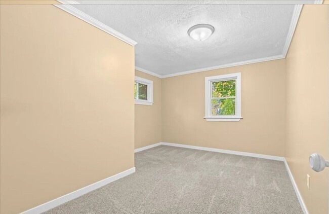 Building Photo - 754 Princeton Ave