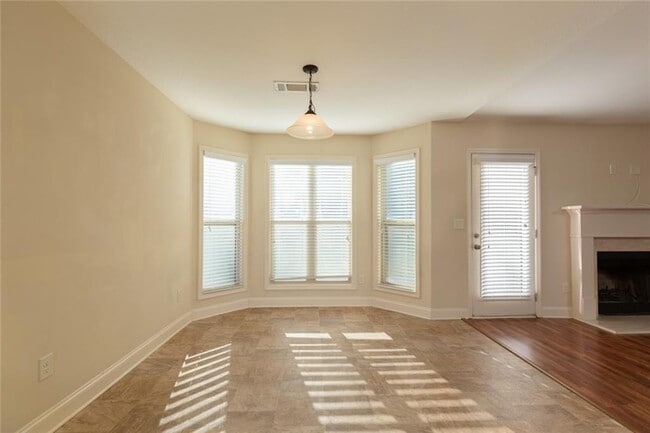 Building Photo - 947 Haymon Dr