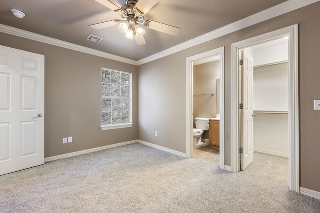 Building Photo - Charming 3BR, 2.5BA Rental Home with Moder...