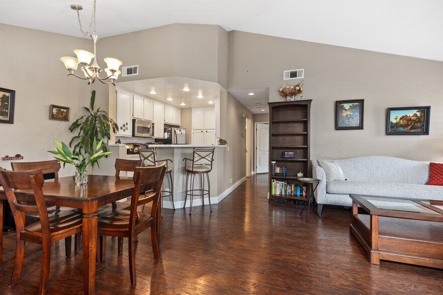 Building Photo - 66 Sandcastle