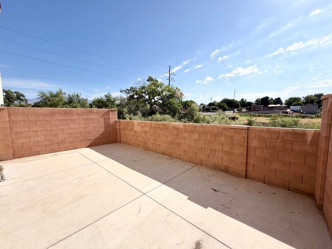 Building Photo - 355 W 200 S