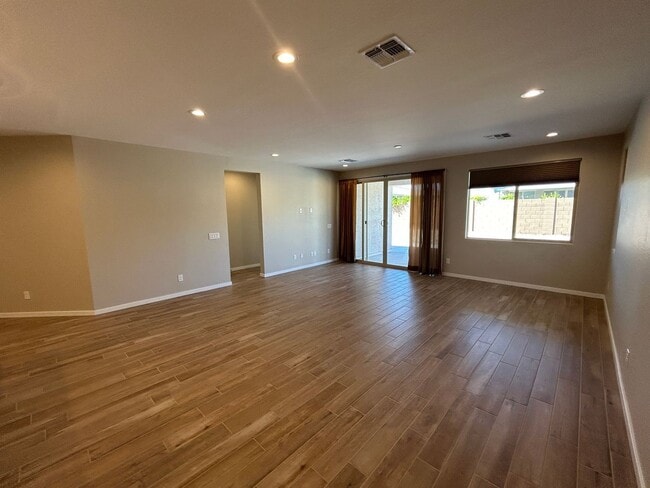 Building Photo - 18570 W Swayback Pass