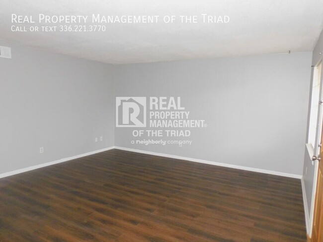 Building Photo - 3826 Country Club Rd