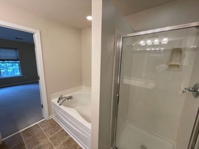 Building Photo - 8203 Saltwood Pl