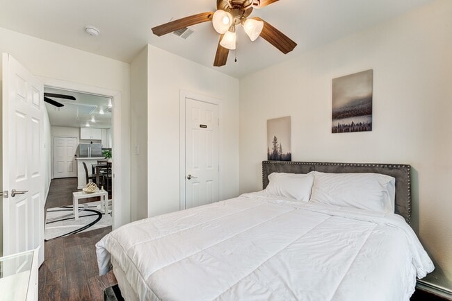 Building Photo - 2720 Truxillo St