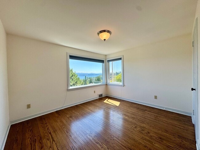 Building Photo - Hawthorne Hills Home