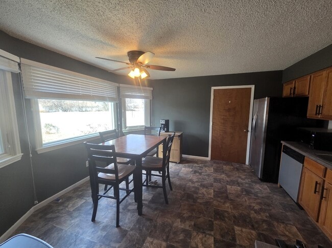 Building Photo - 3345 S Jefferson Ave