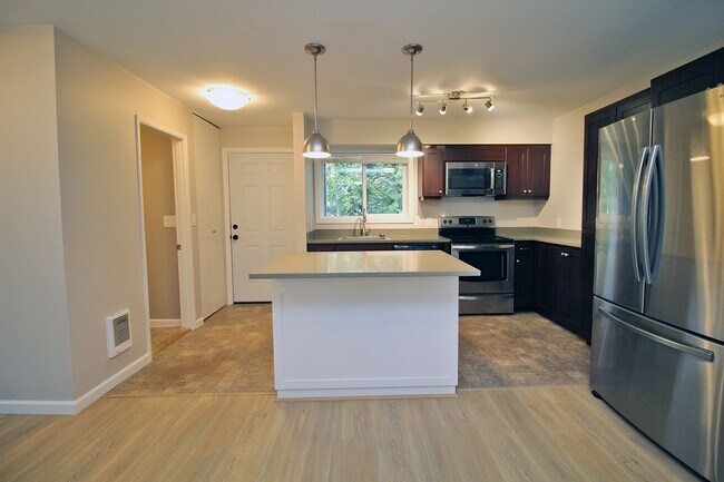 Building Photo - 4 Touchstone Dr