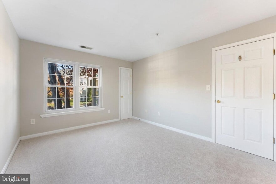 Building Photo - 1060 Gardenview Loop