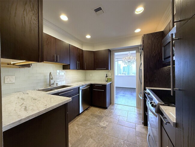 Building Photo - 49 Briar Hollow Ln