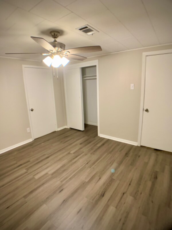 Building Photo - 353 Camelot Dr