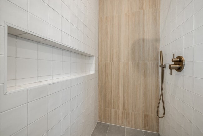 Building Photo - 412 N Nagle St