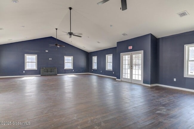 Building Photo - 55 Renaissance Ln