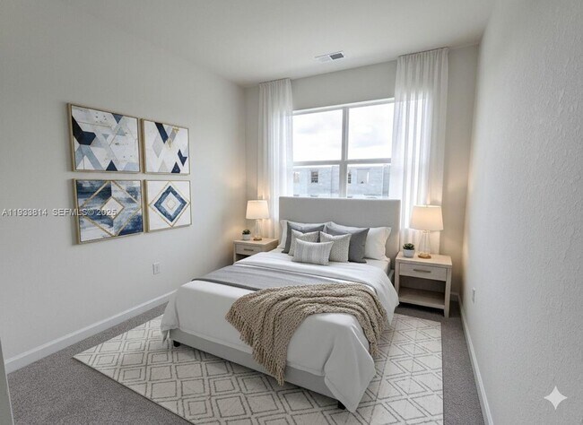 Building Photo - 1082 SE 2nd St