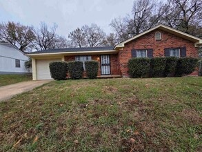 Building Photo - 2192 Lisa Ave