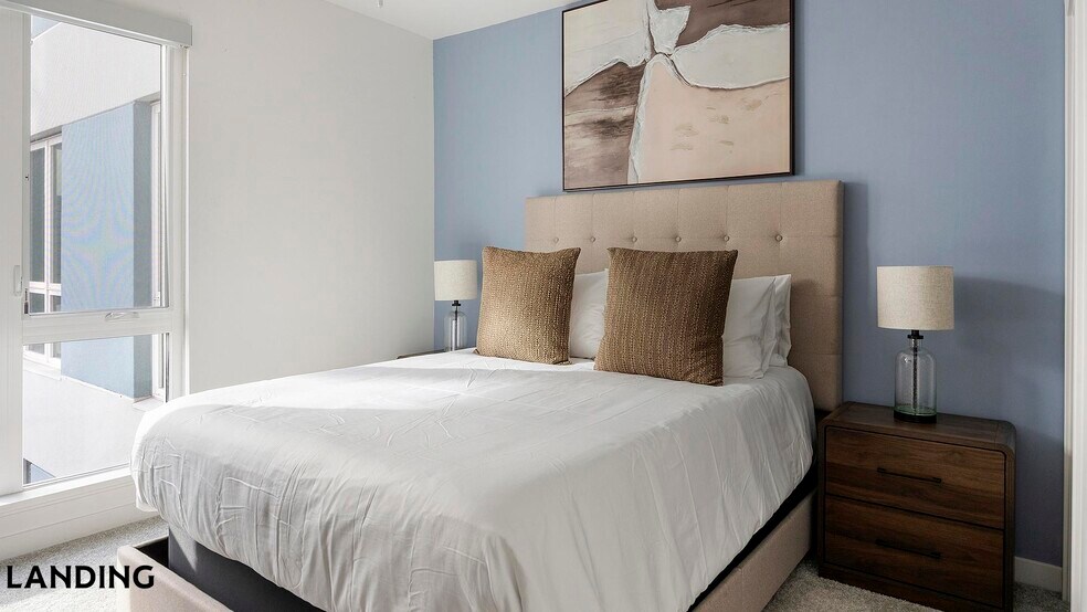 Building Photo - 707 S Farmer Ave