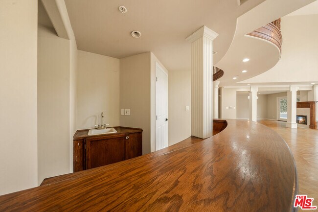 Building Photo - 1109 Pine Dr