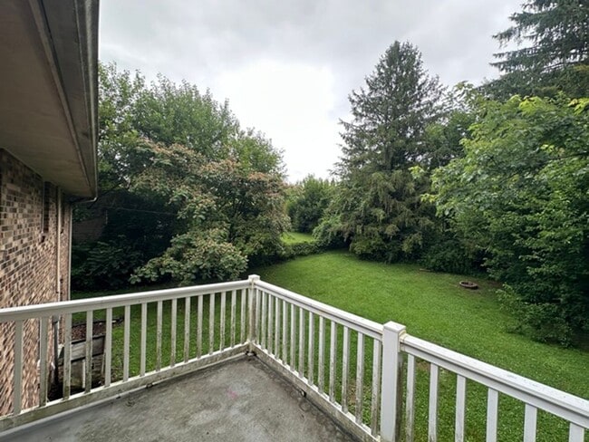 Building Photo - Rare 3BR/3BA Standalone Home Near VT Campus
