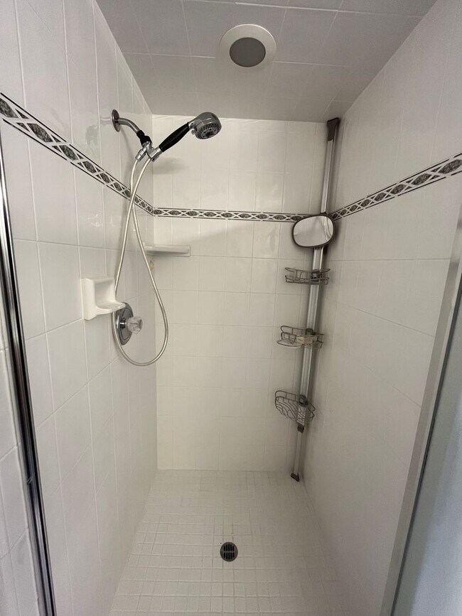 Building Photo - Single Bedroom Suite -- Furnished Upon Req...