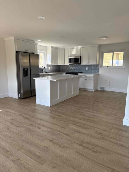 Building Photo - 873 Pleasant Hill Dr