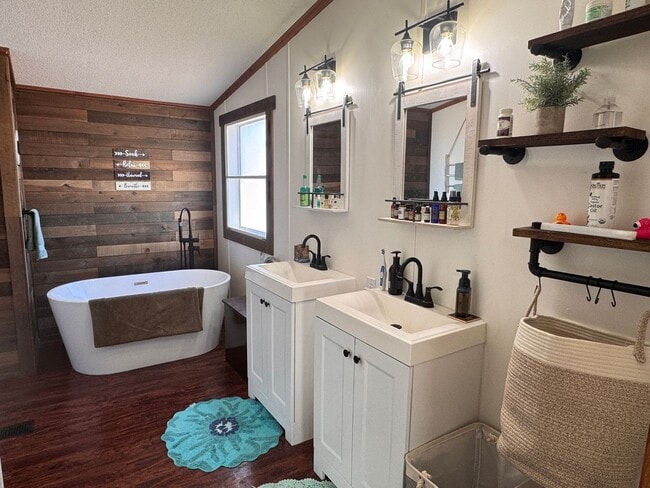 Building Photo - 3 Bedroom, 2 Bathroom Home in Moriarty, NM