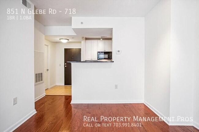 Building Photo - 851 N Glebe Rd