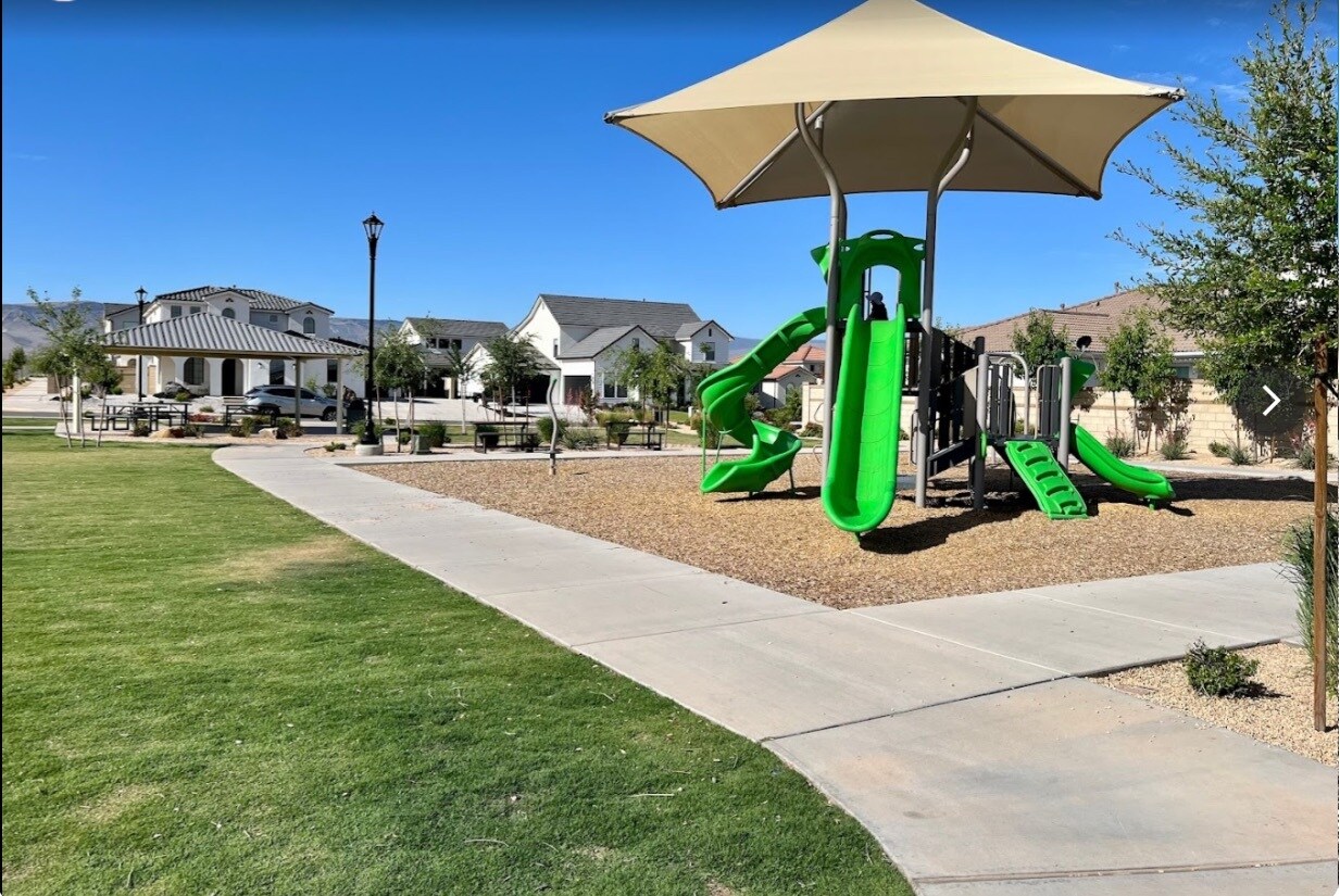 Building Photo - 5801 S Garnet Dr