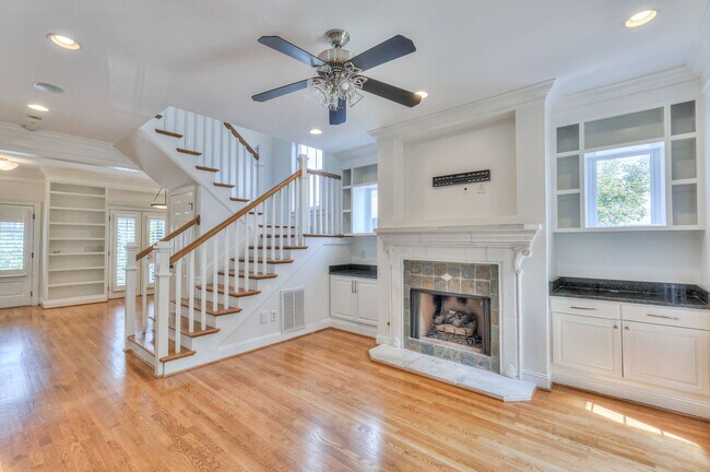 Building Photo - Perfect Brownstone in Sylvan Park near Wes...