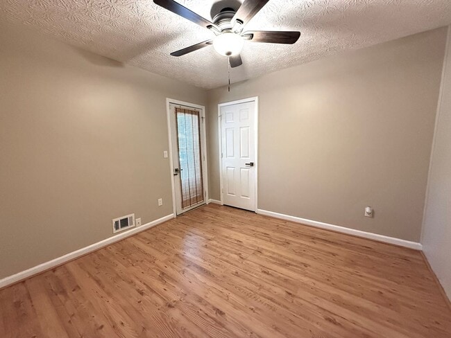 Building Photo - 3 Bedroom Townhome located walking distance to Downtown Woodstock!