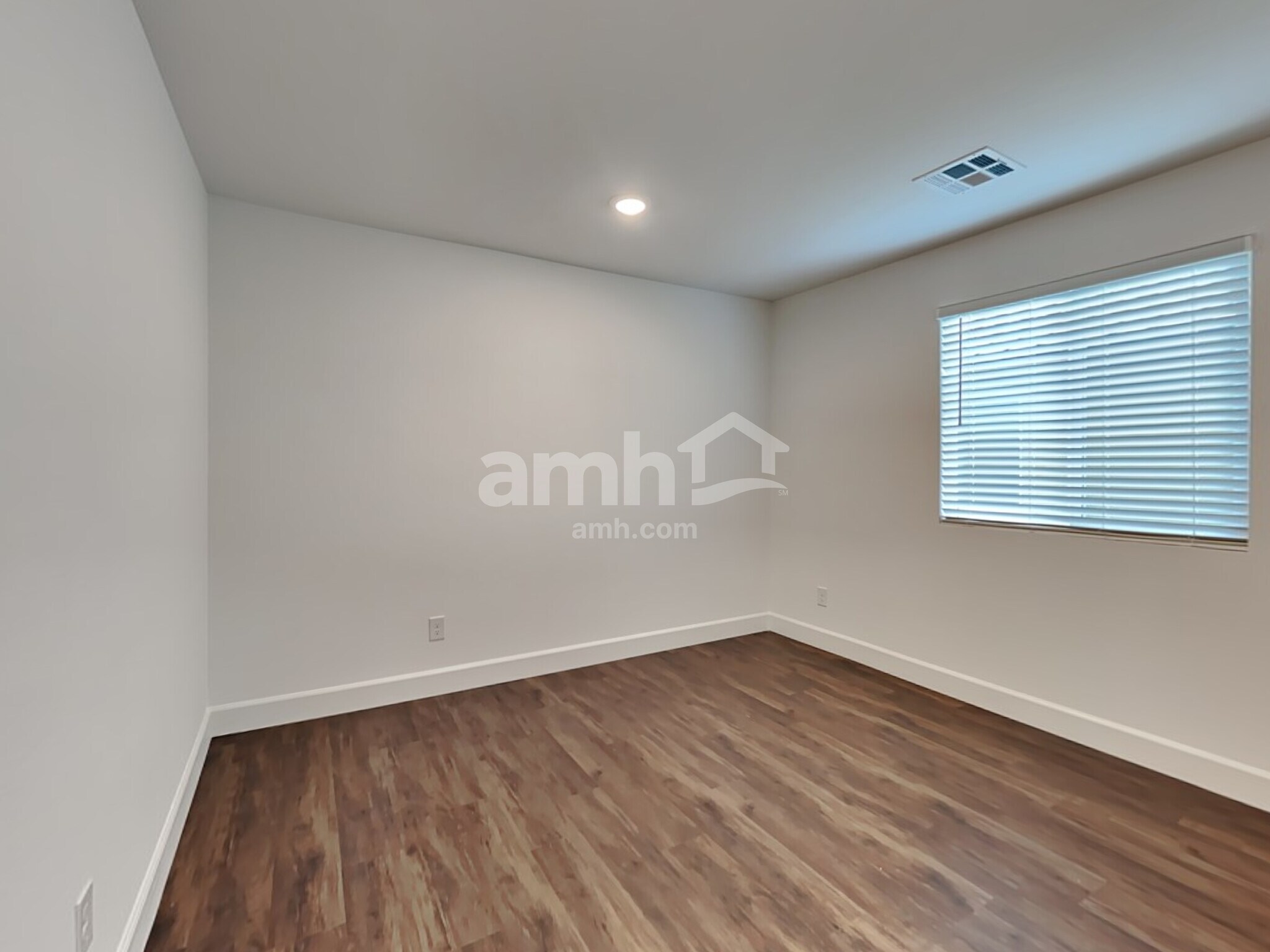 Building Photo - 136 Charmante Tulip Ln