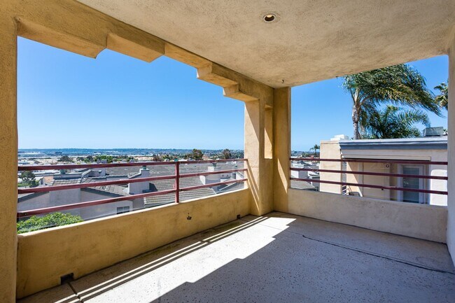 Building Photo - Mission Hills Condo with Stunning Views