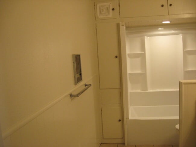 Building Photo - 1213 Park St