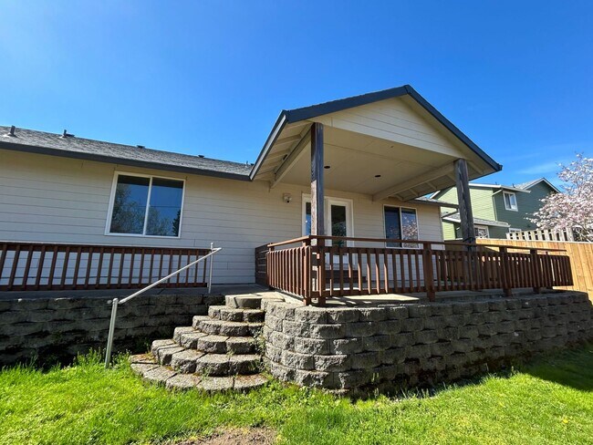 Building Photo - AVAILABLE NOW!! 3bd/2ba FANTASTIC Dead End...