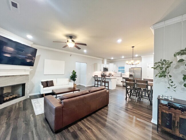 Building Photo - 327 W Kinniburgh Dr