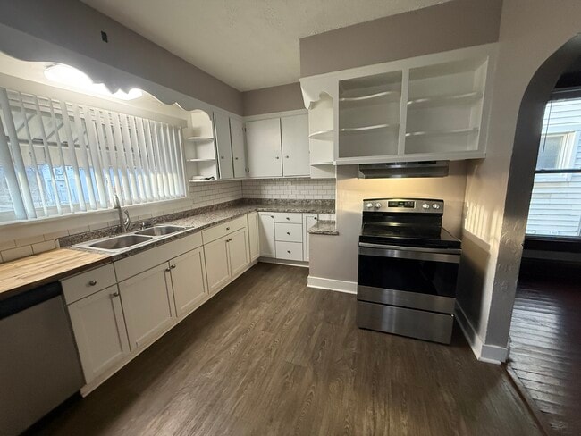 Building Photo - 429 Maple Ave