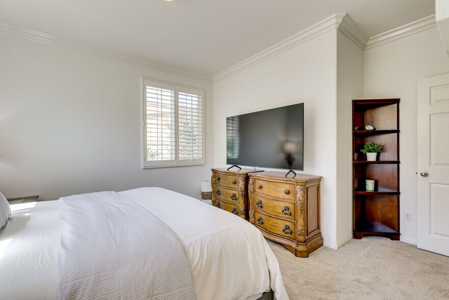 Building Photo - 5086 Cascade Way