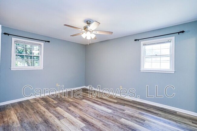 Building Photo - 403 Rosebud Ct