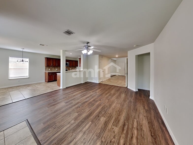 Building Photo - 26949 Carriage Manor Ln