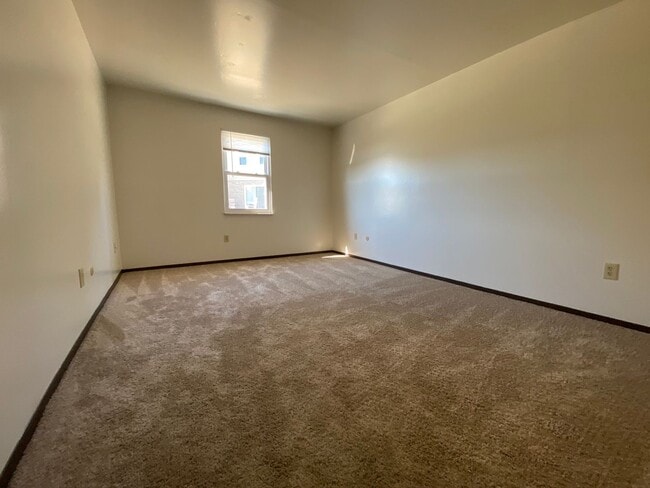 Building Photo - Spacious 1 BR Apartment in Lovely Location! Easy Access to Downtown & MORE! CALL TODAY!