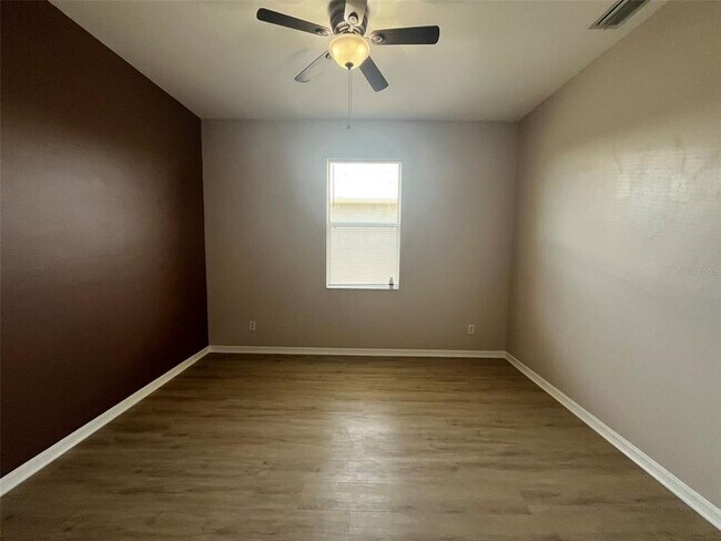 Building Photo - 13282 SW Pembroke Cir N