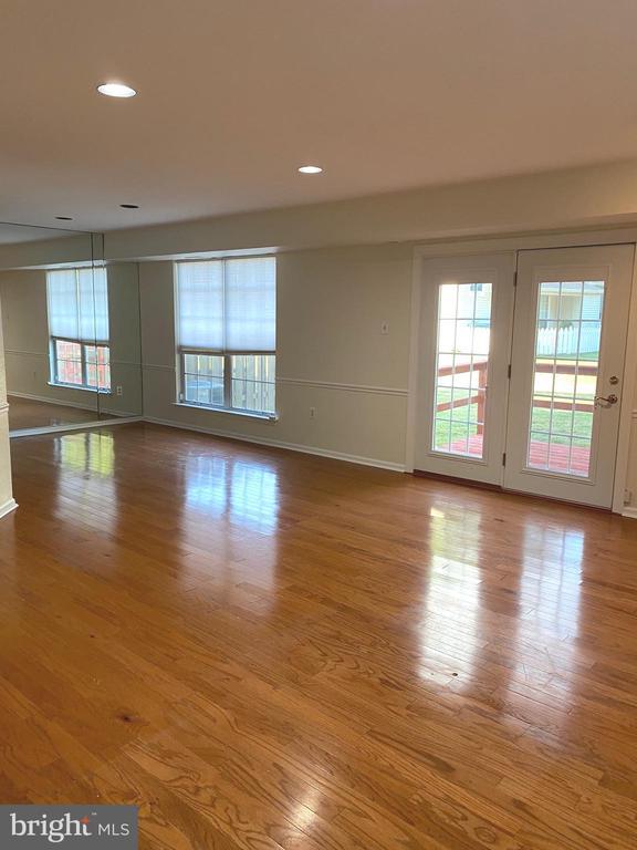 Building Photo - 1739 McNelis Dr