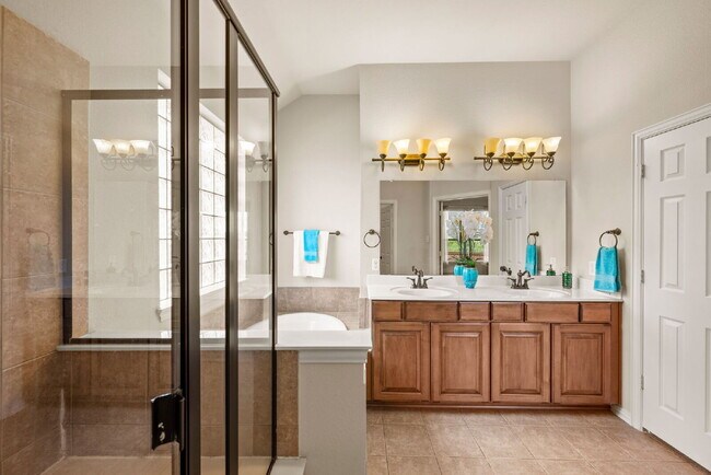 Building Photo - This one checks all the boxes—location, la...