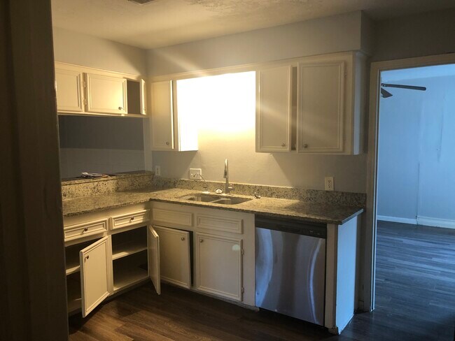 Building Photo - 10915 Gatlinburg Dr