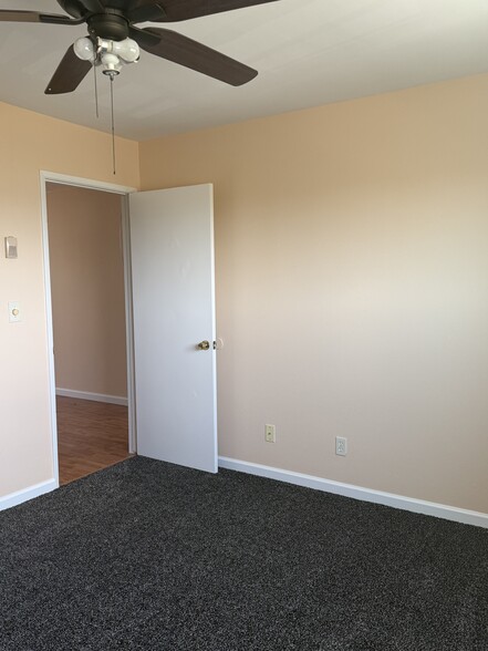 Building Photo - 285 Moss St