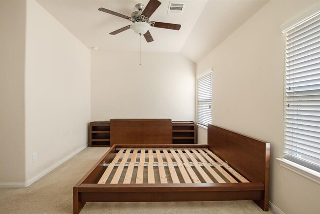 Building Photo - 24922 Clover Ranch Dr